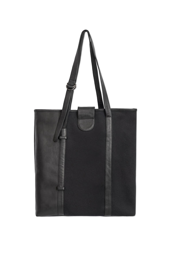 LEATHER LOGO TOTE BAG IN BLACK