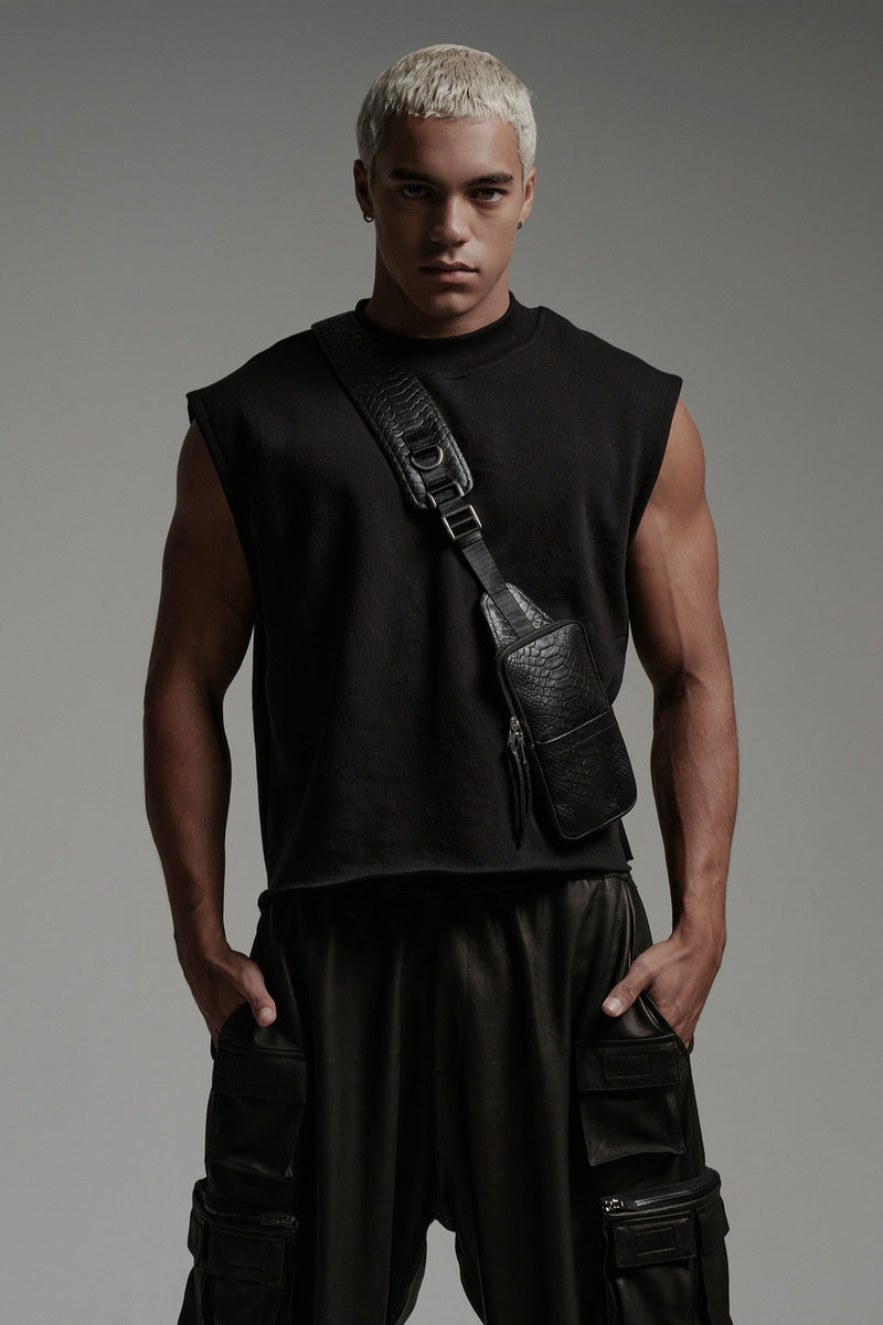 SLEEVELESS FLEECE SHIRT IN BLACK